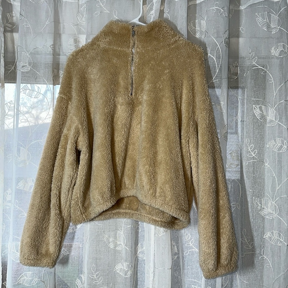 Medium fuzzy cropped half zip up sweater, cream color